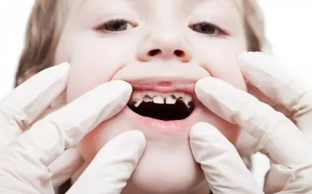 دليل الأمهات: اكتشفي العمر المثالي لأول زيارة لطفلك لطبيب الأسنان