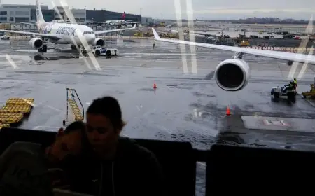 عاصفة شتوية تتسبب في إلغاء آلاف الرحلات الجوية في الولايات المتحدة