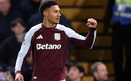 أستون فيلا يتألق ويعرقل تشيلسي معززا فرص ليفربول في الصدارة