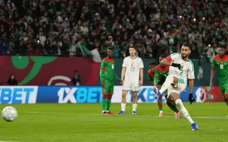 رياض محرز يكتب التاريخ بهدفه ويقود الجزائر للفوز على بوركينا فاسو