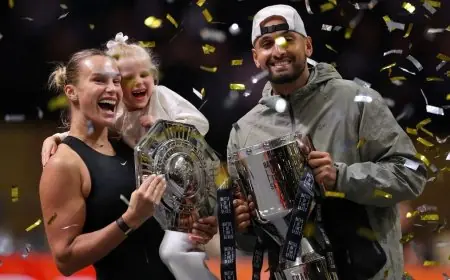 كيريوس يتفوق بسهولة على سبالينكا في معركة الجنسين بالتنس في دبي