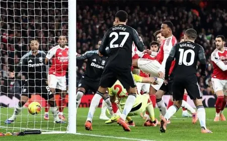 آرسنال يستعرض قوته بفوز كاسح على أستون فيلا برباعية ويحافظ على صدارة الدوري الإنجليزي