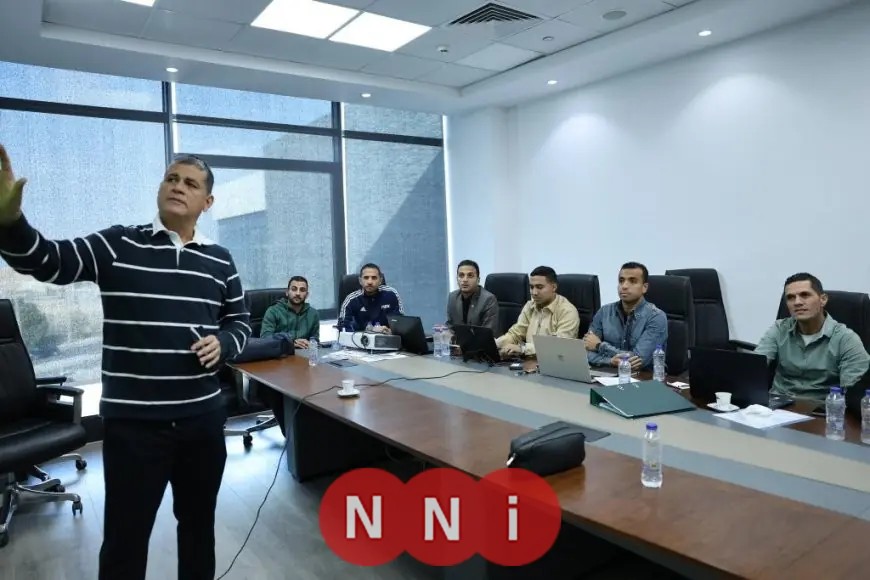 أوسكار رويز يجتمع مع الحكام لتحليل ومراجعة أبرز الحالات الفنية