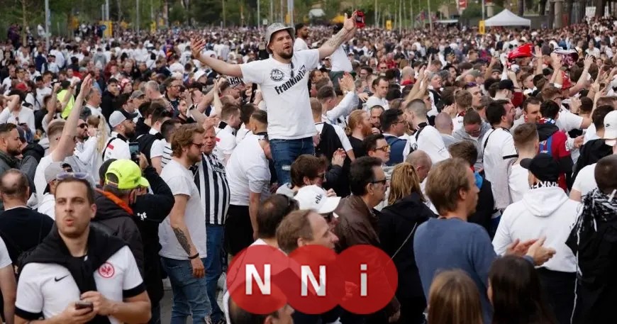 برشلونة يعزز دفاعاته لوقف سيناريو خيانة 2022 أمام فرانكفورت