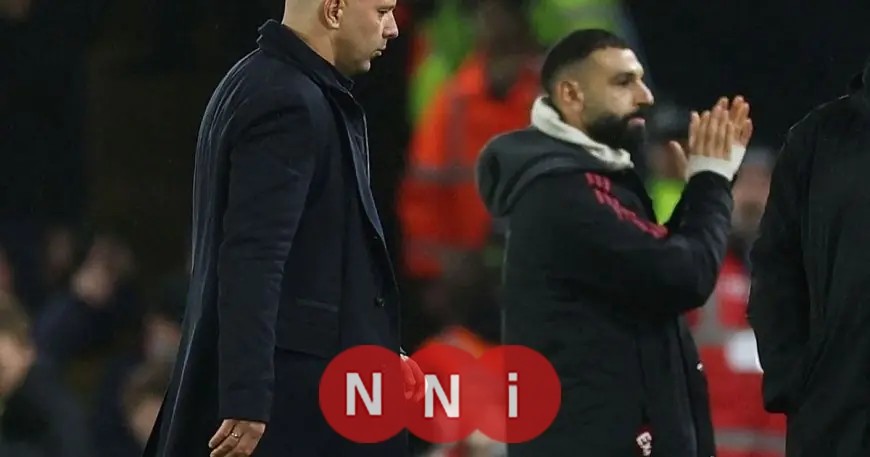 جماهير ليفربول في حيرة: محمد صلاح أم سلوت.. من يبقى ومن يرحل؟