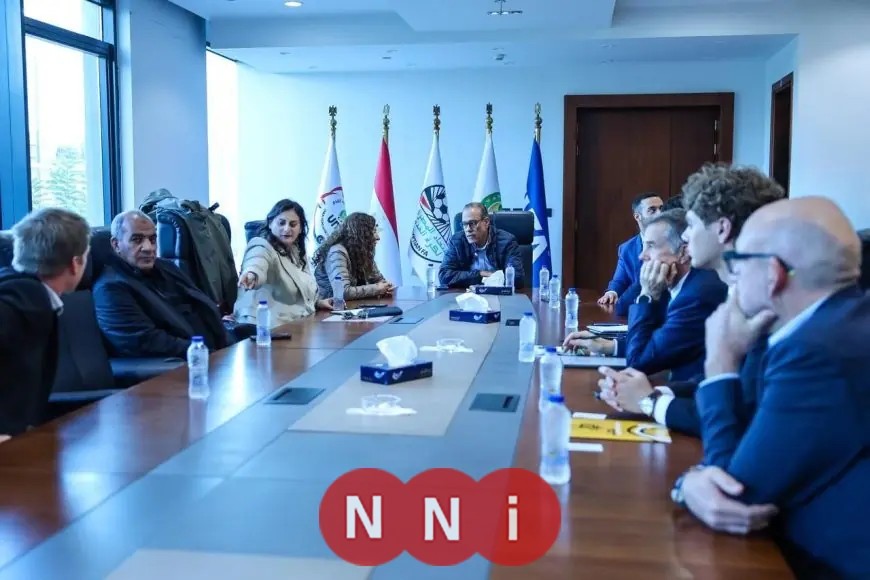 أمين اتحاد الكرة يلتقي وفد السفارة الفرنسية لتعزيز التعاون الرياضي المشترك