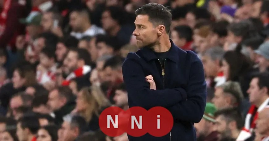 جمهور برشلونة يسخر من تشابي ألونسو ويدعوه للبقاء في ريال مدريد