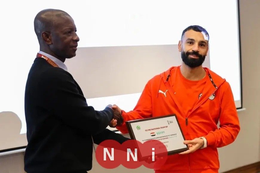 كاف يمنح صلاح شهادة مشاركة منتخب مصر في كأس الأمم الإفريقية الـ35