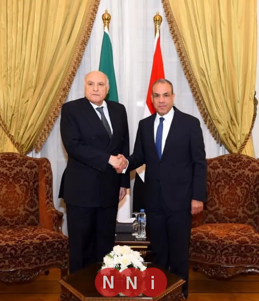 بحث سبل تعزيز العلاقات الثنائية بين وزير الخارجية ونظيره الجزائري لتعزيز الروابط المتميزة بين البلدين الشقيقين