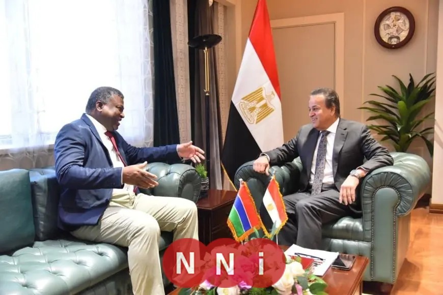 خالد عبدالغفار يبحث تعزيز التعاون الصحي والدوائي مع وزير صحة جامبيا