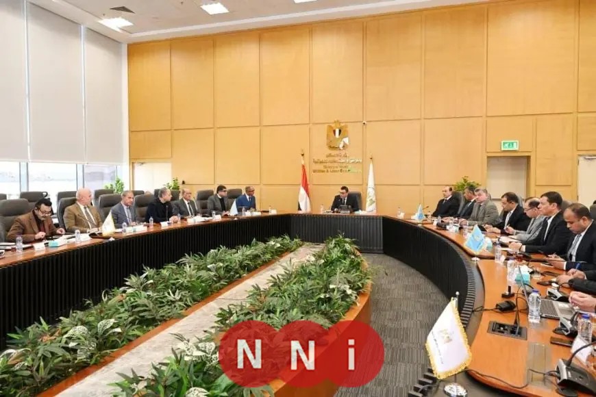 وزير الإسكان يناقش تقدم مشروعات حياة كريمة لتطوير الريف المصري في اجتماع متابعة