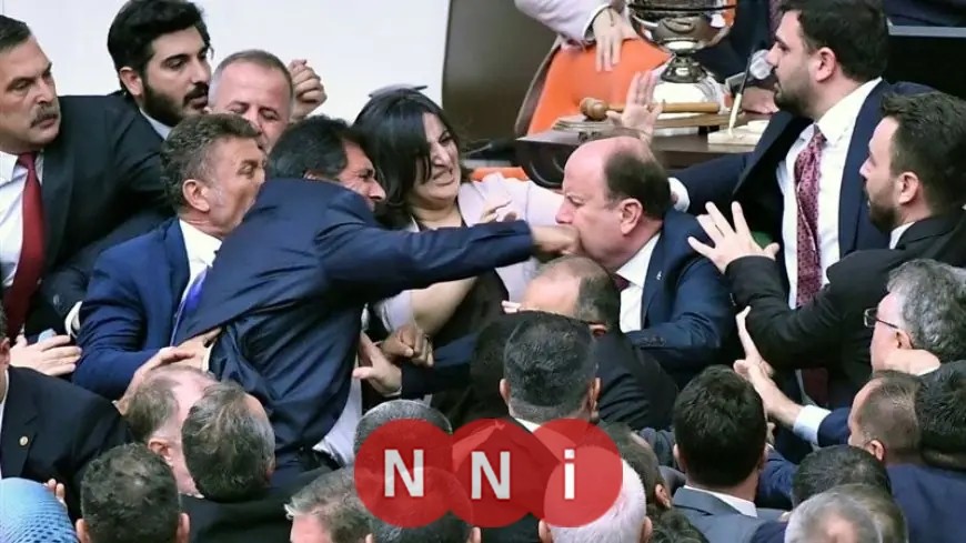 الاشتباكات داخل البرلمان التركي تؤجل التصويت على موازنة 2026 الجديدة