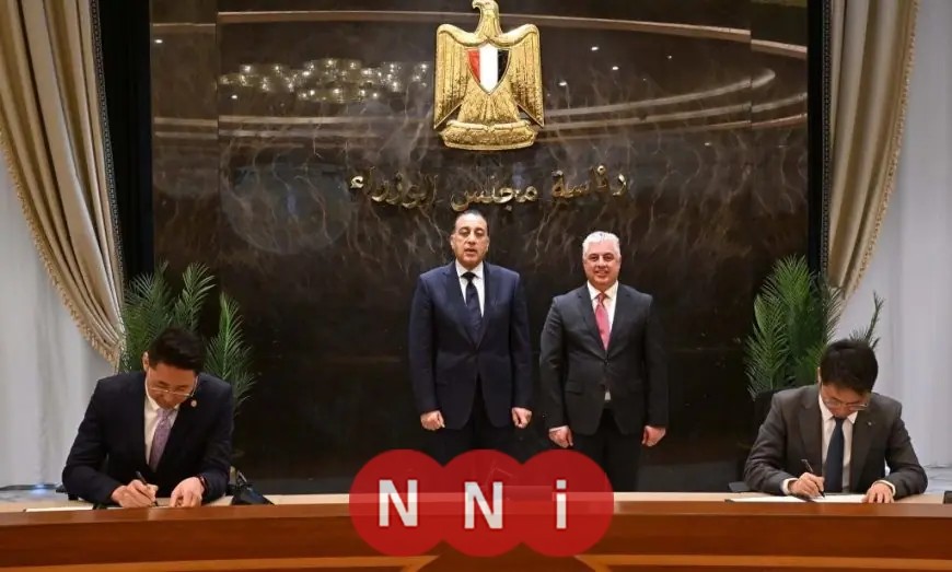 رئيس الوزراء يوقع على 3 عقود مشروعات عملاقة في اقتصادية السويس بقيمة 1.15 مليار دولار وتقديم 5400 فرصة عمل جديدة