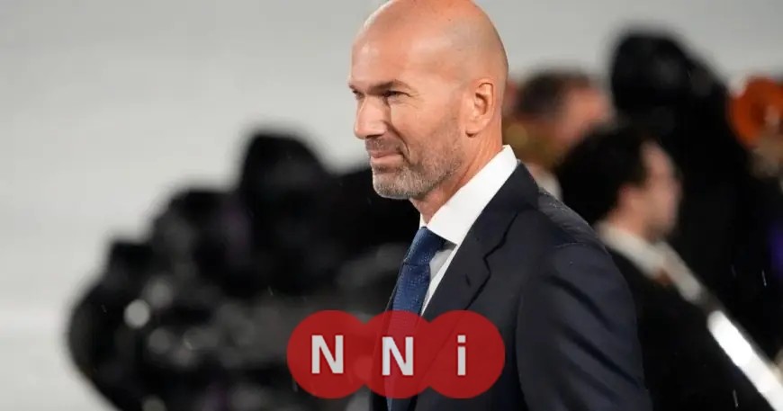 زيدان الأسطورة يحضر القمة العربية ويراقب حارس الجزائر عن كثب