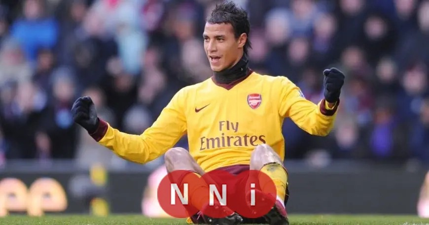 مروان الشماخ يهدي عمدة نيويورك قميص أرسنال كرد للتحية