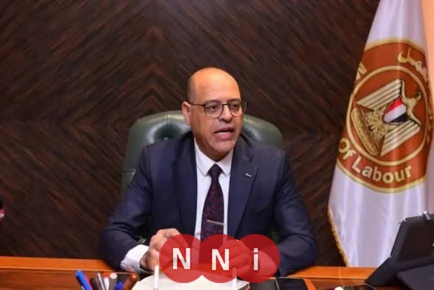 وزير العمل يعلن عن قرار جديد لتحديد ساعات العمل في المصانع الصناعية