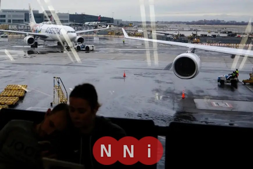 عاصفة شتوية تتسبب في إلغاء آلاف الرحلات الجوية في الولايات المتحدة