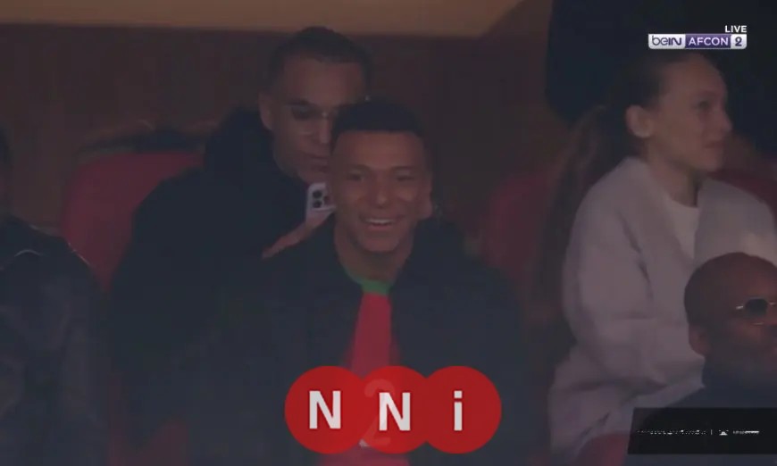 مبابي يظهر بقميص حكيمي في مواجهة المغرب ومالي