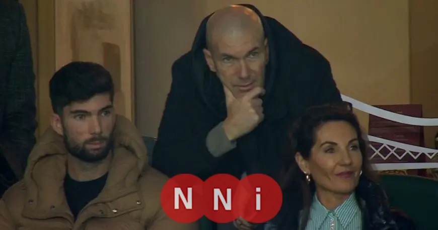 زين الدين زيدان يساند ابنه بحماس من المدرجات في مباراة الجزائر ضد بوركينا فاسو