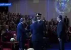هدية تذكارية من وزير الداخلية للرئيس السيسى في احتفالية عيد الشرطة