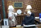 شيخ الأزهر يحقق حلم الطالبة الإندونيسية ييلي بفرصة استكمال دراسة الماجستير