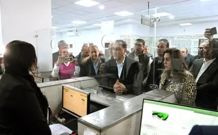 رئيس الوزراء يزور مجمع خدمات المواطنين بقرية الرياينة ويرصد التحديثات الجارية