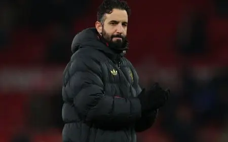 تسريبات واتساب تكشف عن استياء مانشستر يونايتد من أسلوب أموريم في اللعب