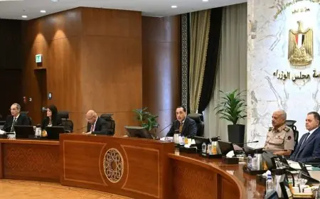 مدبولي يتابع تحسين الإجراءات لتسهيل دخول السائحين إلى مصر