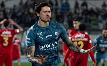 فوز الهلال بثنائية يطيح بالنصر من قمة الدوري السعودي