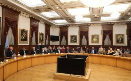 محافظ القاهرة يشهد تسليم 40 عقد موثق لدعم المصانع والورش في شق الثعبان