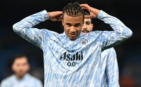 برشلونة يتطلع لضم مدافع مانشستر سيتي لتعزيز صفوفه