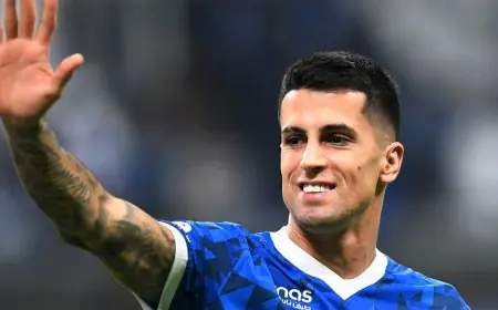 تحول مفاجئ يشير إلى انتقال كانسيلو إلى برشلونة ومصير ظهير الهلال