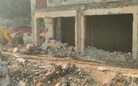 اكتشاف محافظ القاهرة مخالفات بناء في المقطم خلال جولة مفاجئة بالصور