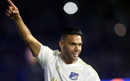 راداميل فالكاو يعود إلى جذوره في كولومبيا وينضم لنادي الطفولة من جديد