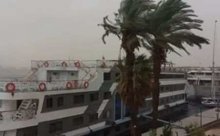 عاصفة ترابية قوية تضرب أسوان وتحذيرات عاجلة للسائقين والمراكب النهرية بسبب انخفاض الرؤية