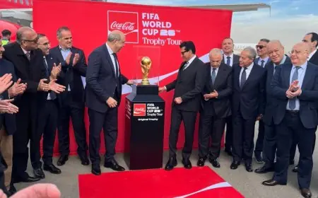 النسخة الأصلية لكأس العالم تصل مطار القاهرة الدولي في استقبال مميز