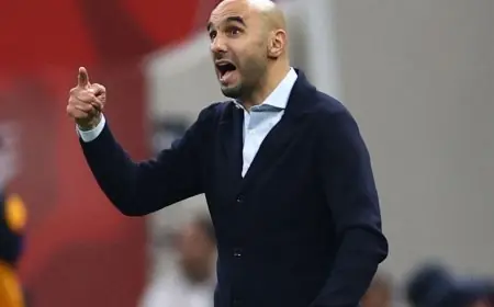 وليد الركراكي يواجه اتهامات العناد ويتناول تفاصيل المواجهة المرتقبة مع الجزائر