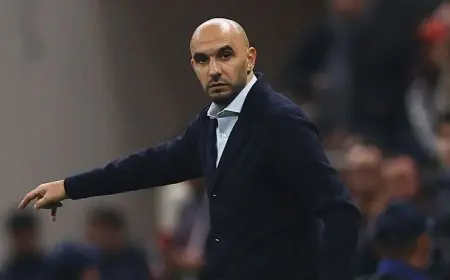 وليد الركراكي يرد على اتهامات التحكيم: دعم 65 ألف متفرج هو سلاح منتخب المغرب
