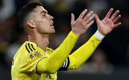 كريم بنزيما يسطع بتشكيلة الجولة 14 في الدوري السعودي وسط غياب نجوم النصر