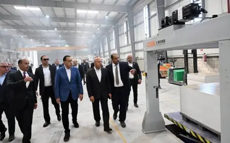 رئيس الوزراء مدبولي يفتتح مشروع كامستون للصناعات المتطورة في السخنة الصناعية