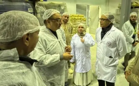 وزير قطاع الأعمال يزور مصانع مصر للمستحضرات الطبية في القليوبية لتعزيز الإنتاج المحلي