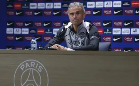 لويس إنريكي يندد بمحاولات زعزعة استقرار باريس سان جيرمان عبر الأخبار الكاذبة