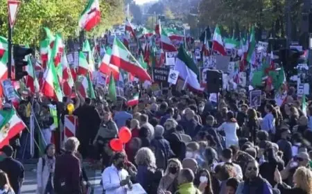 وزير الخارجية الإيراني يكشف إحراق المسلحين لـ53 مسجدا في مختلف أنحاء البلاد