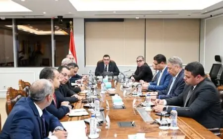 وزير الإسكان يراجع تقدم المشروعات ويعزز نظام الصيانة ورفع الكفاءة في الشروق