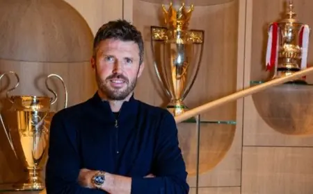 عودة مايكل كاريك لتدريب مانشستر يونايتد مؤقتاً تعزز آمال الفريق