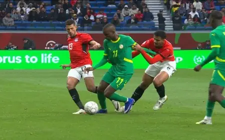 منتخب مصر يواجه السنغال: تريزيجيه يدخل بديلاً لأحمد فتوح مع انطلاق الشوط الثاني
