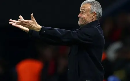 لويس إنريكي يعبر عن فخره بحكيمي ومباي ويرفض تشتيت تركيزهما