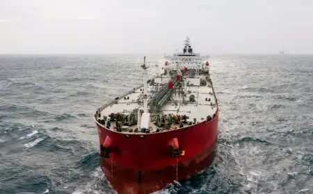 احتجاز القوات الأمريكية لناقلة النفط السادسة في البحر الكاريبي يكشف التفاصيل المثيرة