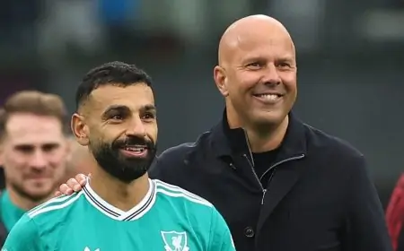 آرني سلوت يتفادى الإجابة عن اتصاله بمحمد صلاح عقب إقصاء مصر من كأس إفريقيا