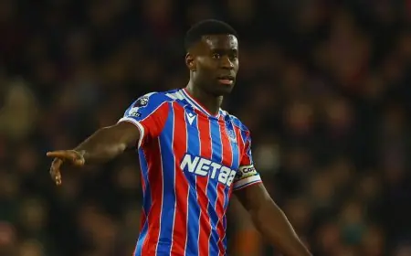 مانشستر سيتي يقترب من تعزيز دفاعاته بالتعاقد مع مارك غيهي نجم كريستال بالاس